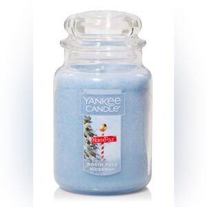 22oz. Single wick Yankee Candle North Pole Hideaway🌹🌹